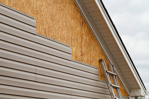 Professional Wood Siding technician working in Aberdeen, NC